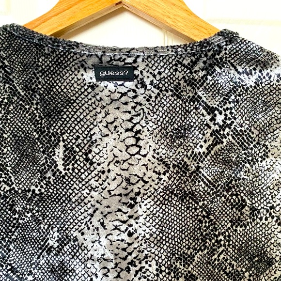 🔥GUESS🔥long sleeve shirt . Size large . Black, grey and white . Super soft. - Picture 4 of 8